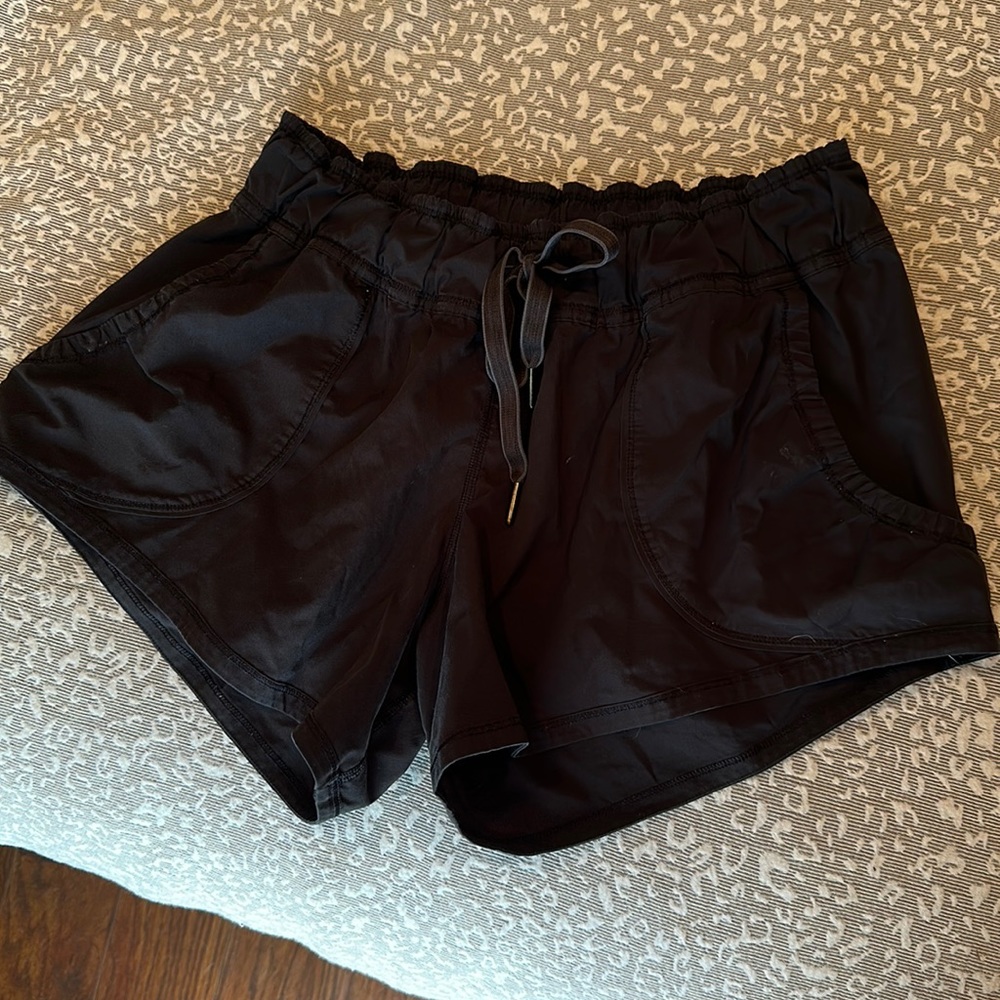 Lululemon shorts size 8